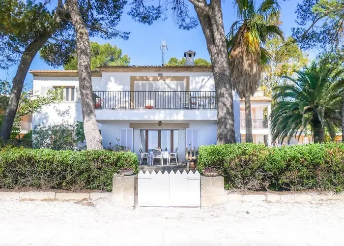 Waterfront 3 Bedroom Beach Apartment